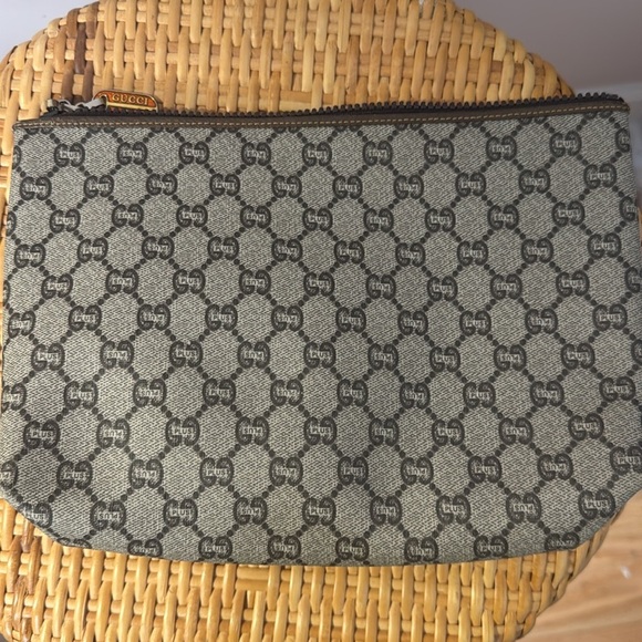 Gucci Vintage Makeup Bag Certified Authentic With Entrupy Certificate - Picture 4 of 9